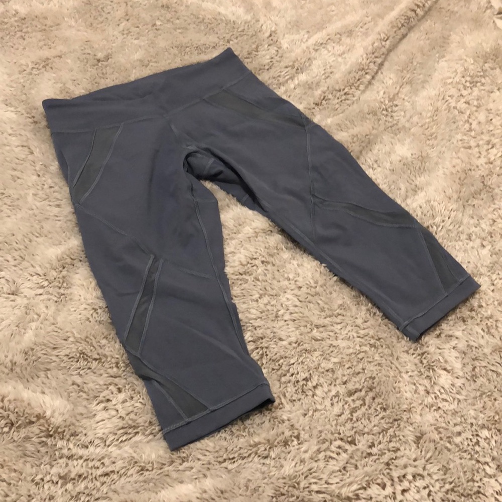 Blue Gray Cropped Lululemon Yoga Pants (size 6)